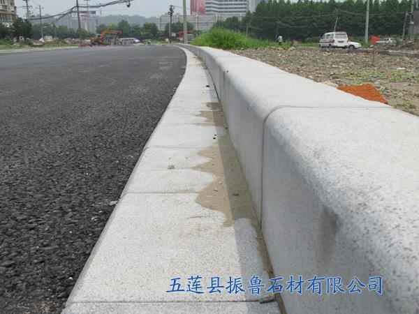 灰麻路侧石